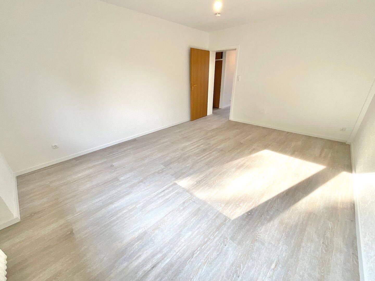 Frisch renoviert ins neue Zuhause – Hagen – Vorschaubild 2