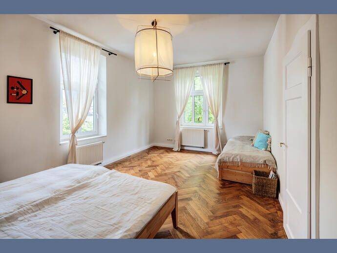 Möbliert: Großzügige Altbauwohnung mit viel Licht und klassischem Charme – München – Vorschaubild 5