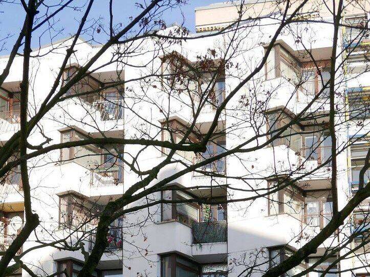 Bezugsfreies sonniges 1-Zimmer-Apartment, Balkon und Tiefgarage – Berlin – Vorschaubild 7