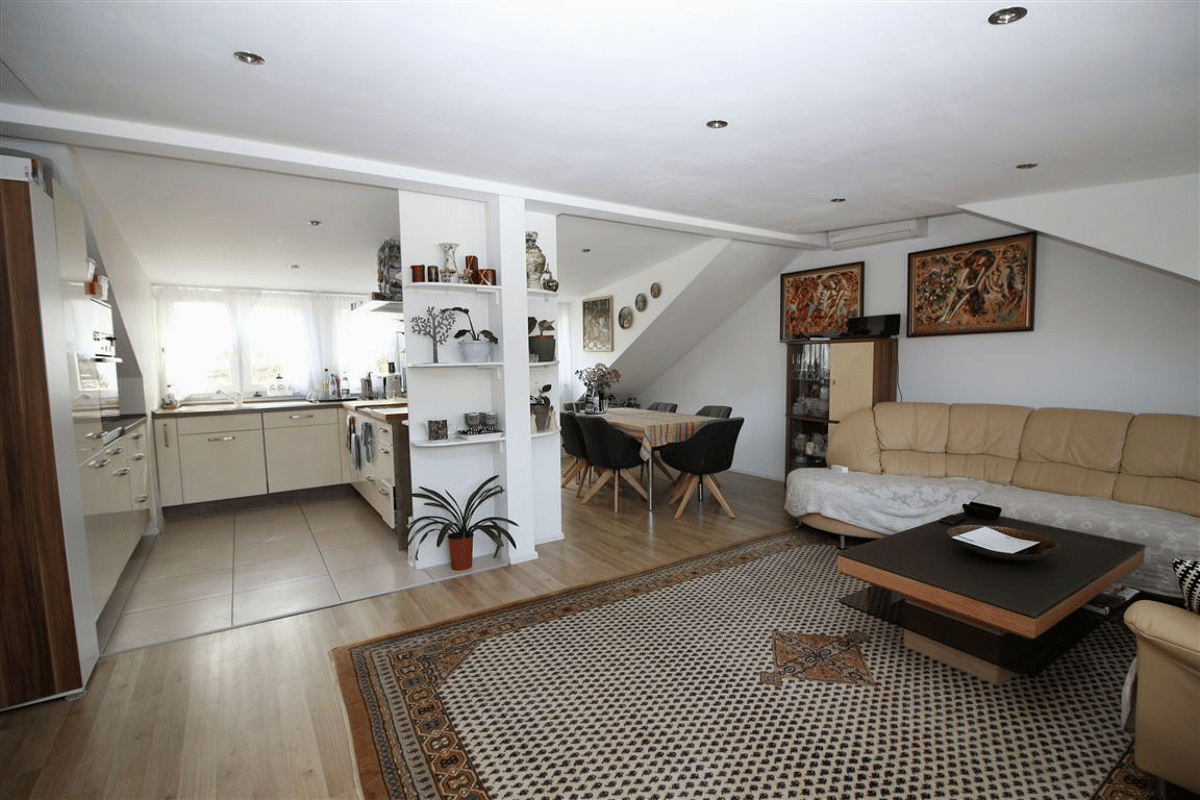 Moderne und hochwertige 4-Zimmer-Whg mit Balkon. – 70565 Stuttgart – Bild 1 von 9