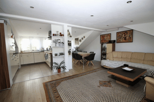 Moderne und hochwertige 4-Zimmer-Whg mit Balkon.