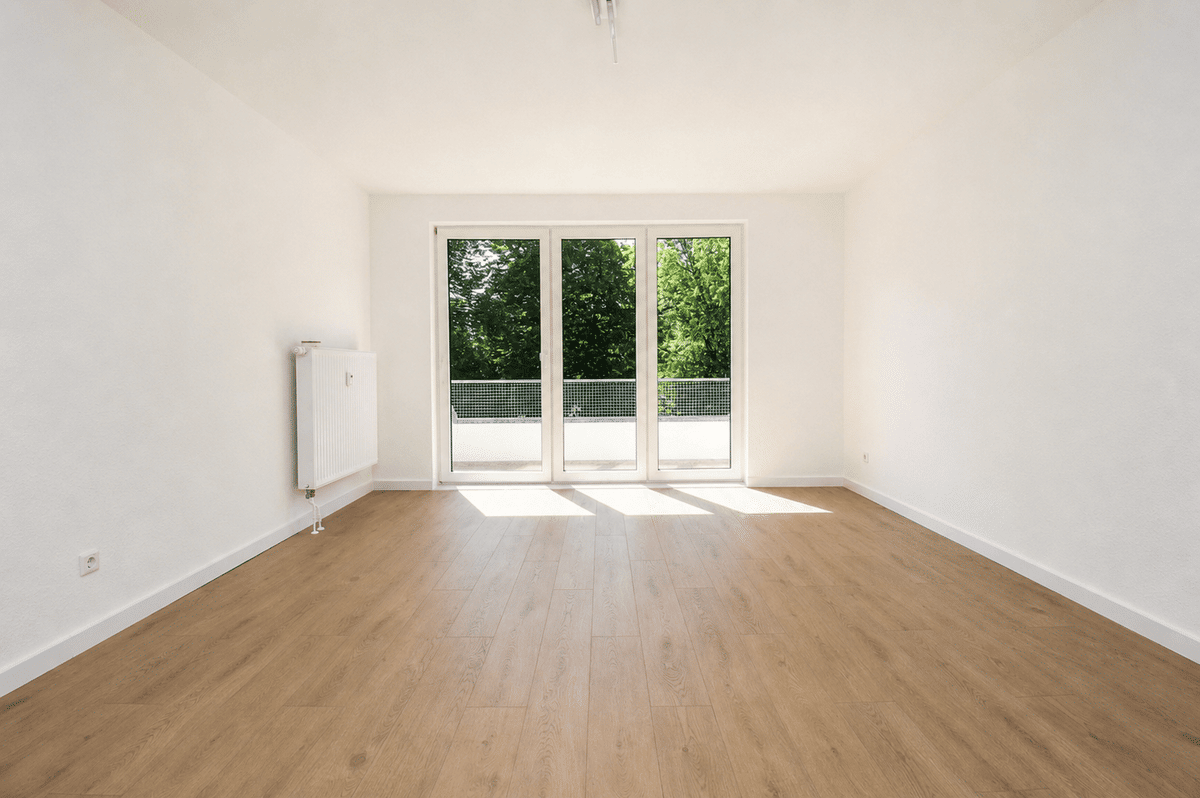 MIETE MIT KAUFOPTION: Erstbezug nach Sanierung: Helle 3-Zimmer-Wohnung mit Balkon | Bremen-Vahr – 28329 Bremen – Bild 1 von 8