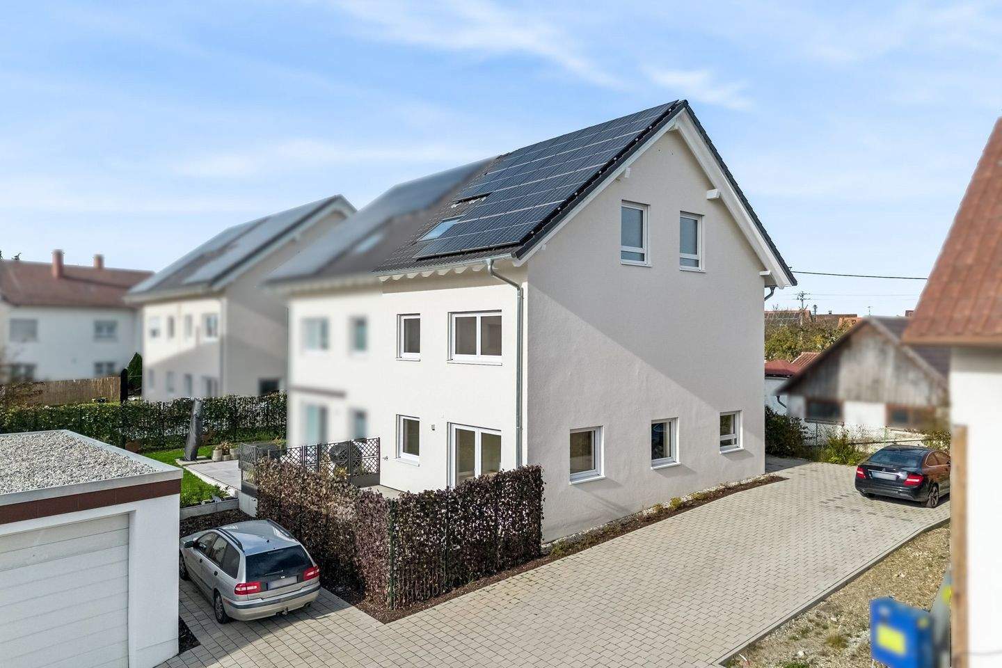 Sofort bezugsfrei! Neuwertige Doppelhaushälfte mit energetischen Vorzügen. – Maselheim – Bild 1 von 9
