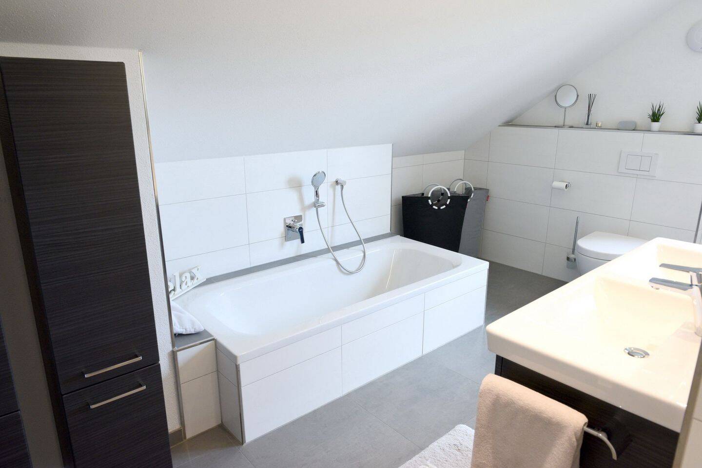 Neuwertige große Dachgeschosswohnung in Toplage mit Südbalkon – 85049 Ingolstadt (Altes Westviertel) – Ingolstadt – Vorschaubild 7