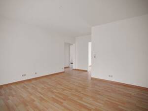 Provisionsfreie 3-Raumwohnung im Erdgeschoss mit Balkon zu vermieten! – 4758 Oschatz – Vorschaubild 5