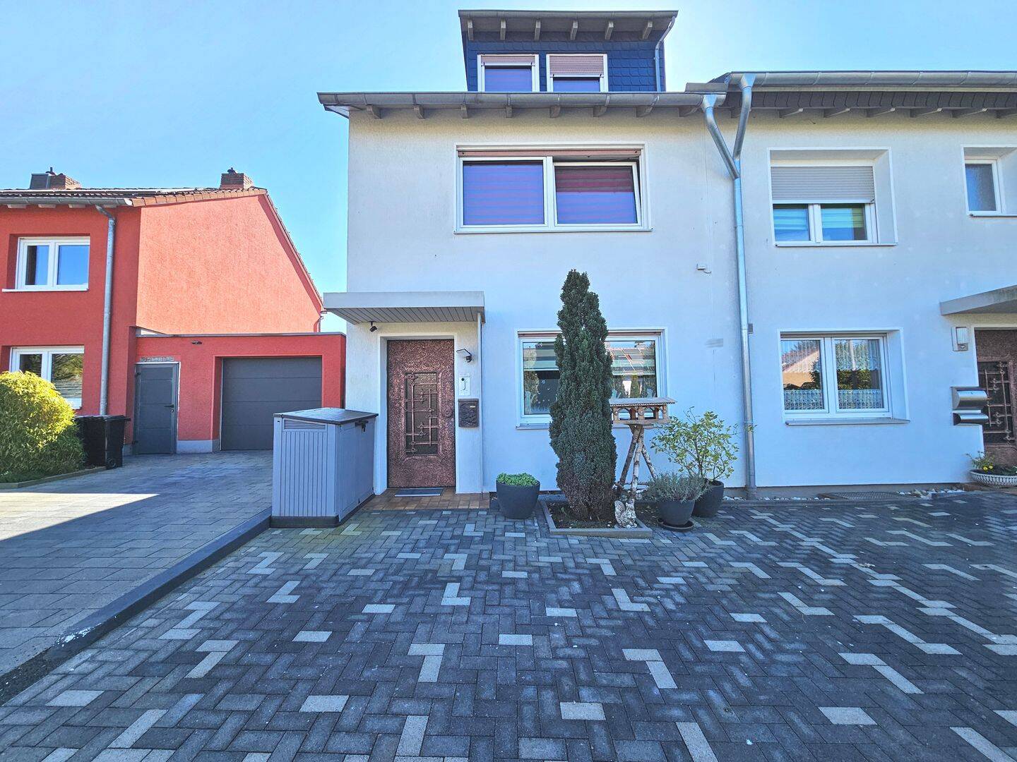 Attraktive ETW mit großer Dachterrasse und eigenem Hauseingang in Bochum-Weitmar – Bochum – Bild 1 von 9