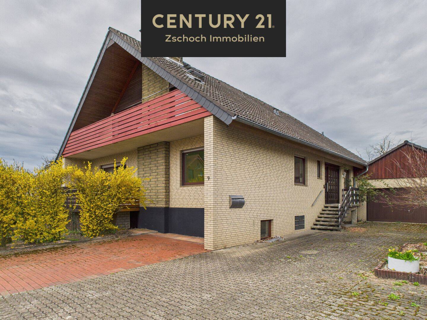 Bothfeld - großzügiges Wohnhaus mit Keller und Garage
