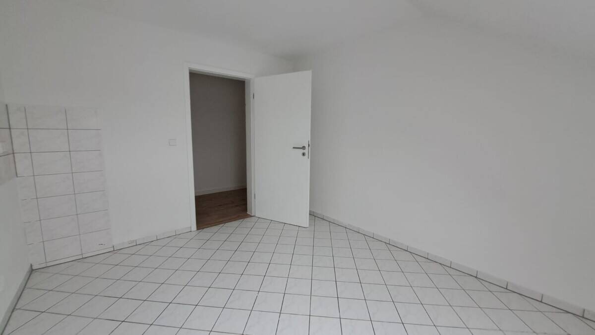 bezugsfertige 3-Raumwohnung in der Innenstadt, 5. Etage mit Aufzug – Chemnitz – Vorschaubild 6