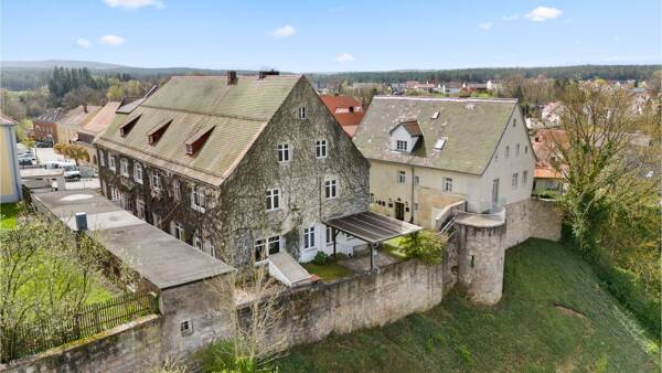 Haus in 95473 Creußen mit 1.981 m² kaufen