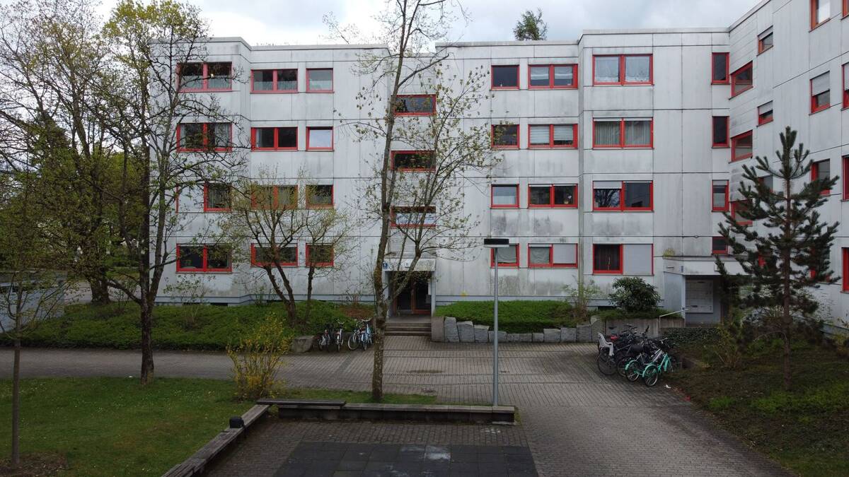 Geräumige 5 - Zimmer Wohnung in Großhadern mit Balkon und viel Platz! – 81375 München – Bild 1 von 5