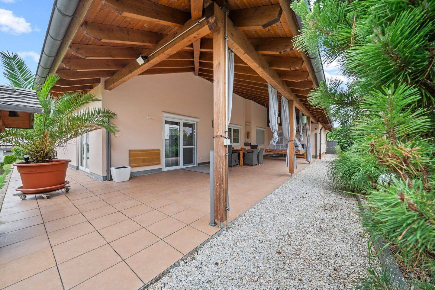 EFFIZIENTES & EXKLUSIVES TRAUMHAUS: Energieeffizienz, Bauqualität & Wohlfühlatmosphäre vereint – Ingoldingen – Vorschaubild 2