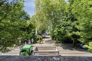 Luxuriöse sanierte Altbauwohnung in Bestlage - Mit Dachterrasse, Stellplatz und Blick ins Grüne – 40217 Düsseldorf – Vorschaubild 9