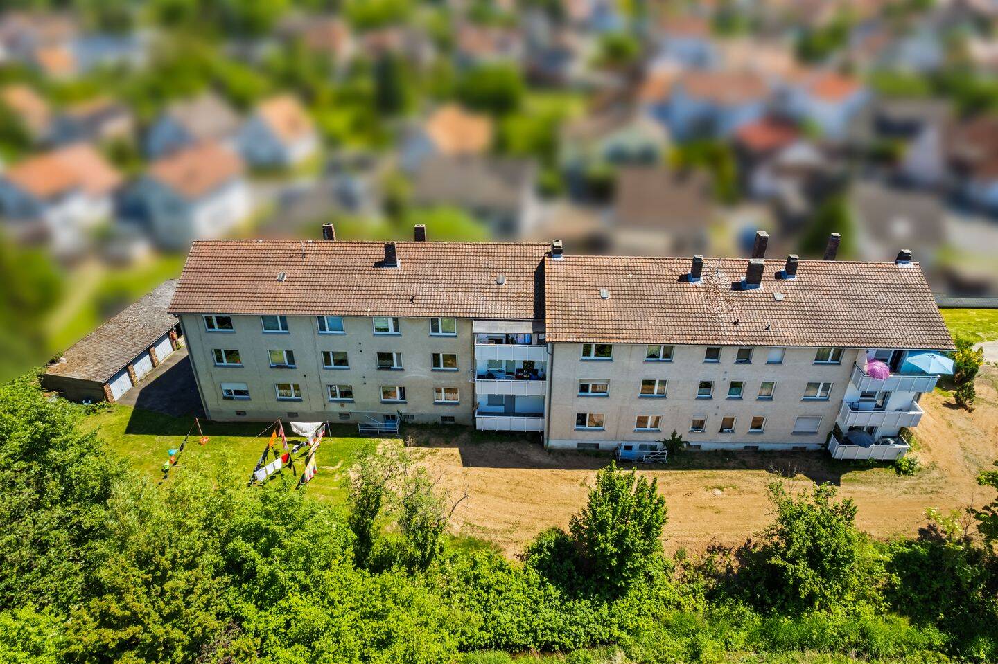 **Zwei Mehrfamilienwohnhäuer mit 18 Wohnungen in ruhiger Wohnlage** – Linsengericht – Vorschaubild 2