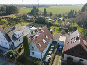 Familienparadies! - Hochwertig saniertes Einfamilienhaus mit Pool und Kamin in ruhiger Siedlungslage – 1239 Dresden – Vorschaubild 3