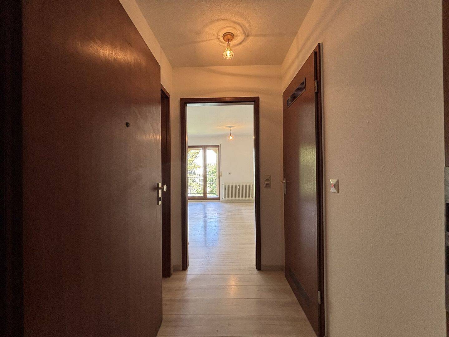 Renditestarke 1-Zimmer Wohnung mit Tiefgaragenstellplatz im beliebten Stuttgarter Westen – Stuttgart – Vorschaubild 2