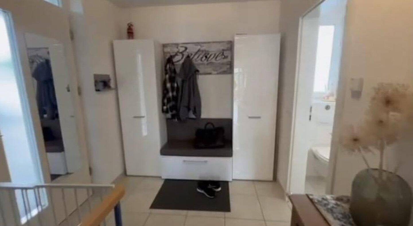 Wohnen mit Gartenidylle in Engen - modernes EFH mit Terrasse, Balkon & 5,5 Zimmer – Engen – Vorschaubild 3