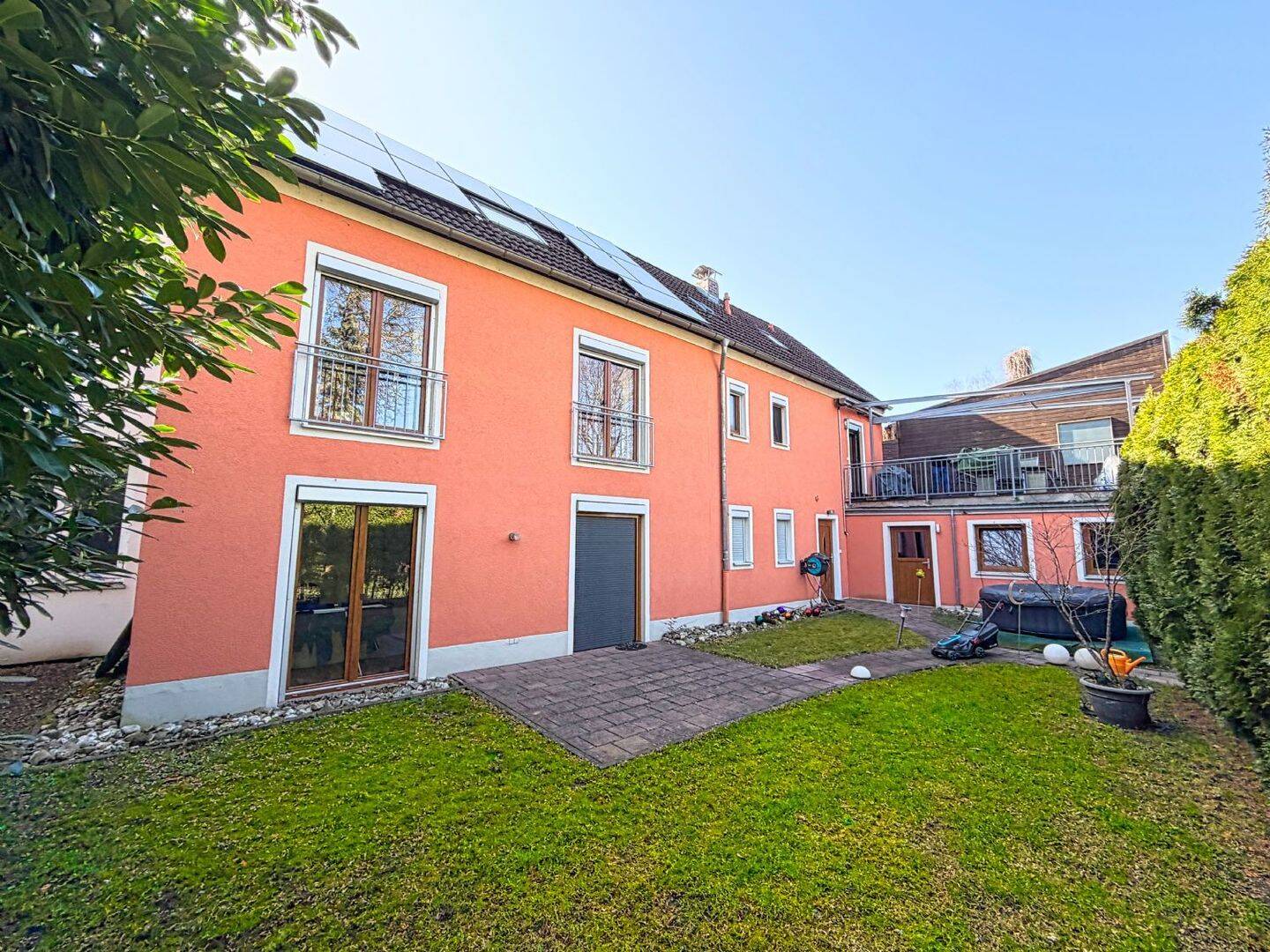 Besonderes 3-Parteien-Haus: Große Wohnung mit Garten + 2 flexible Einheiten, nahe Stadtamhof & Regen – Regensburg – Vorschaubild 3