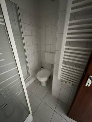 Zentral gelegene 2-Zimmer-Balkonwohnung mit neuem Laminat - jetzt 500EUR Einkaufsgutschein sichern! – 47179 Duisburg – Vorschaubild 9