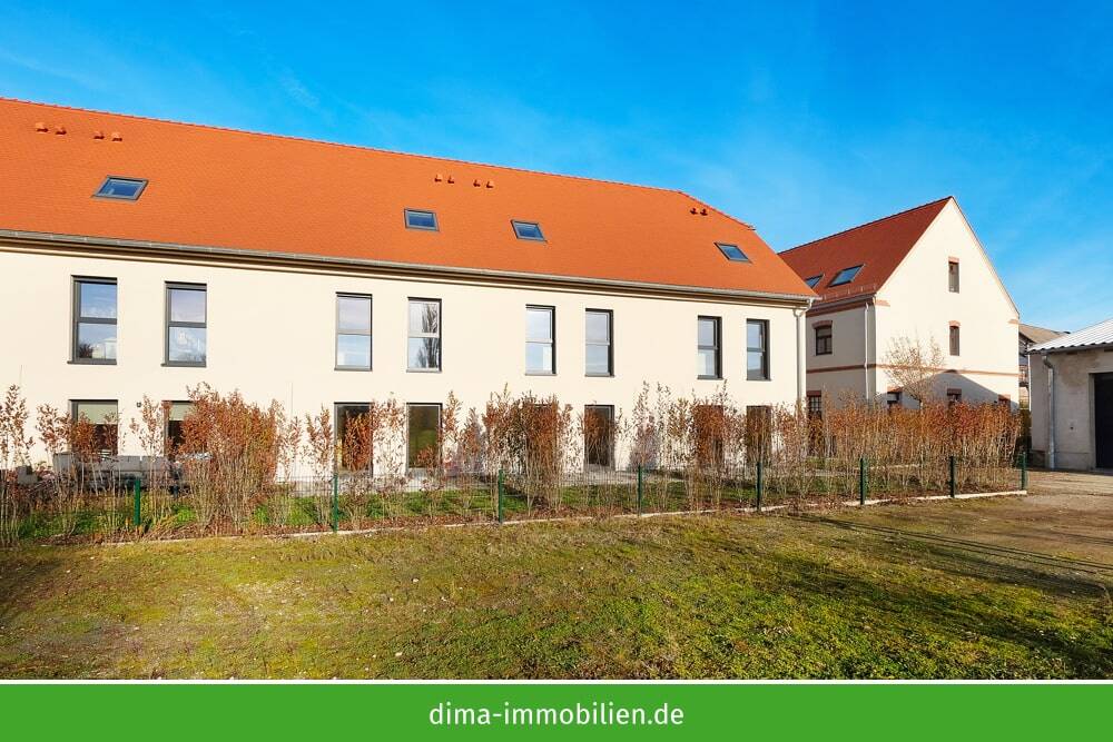 Reihenhaus mit 3 Ebenen mit Einbauküche, Garten, Terrasse, Tageslichtbad, Stellplatz u.v.m. – Leipzig – Vorschaubild 3