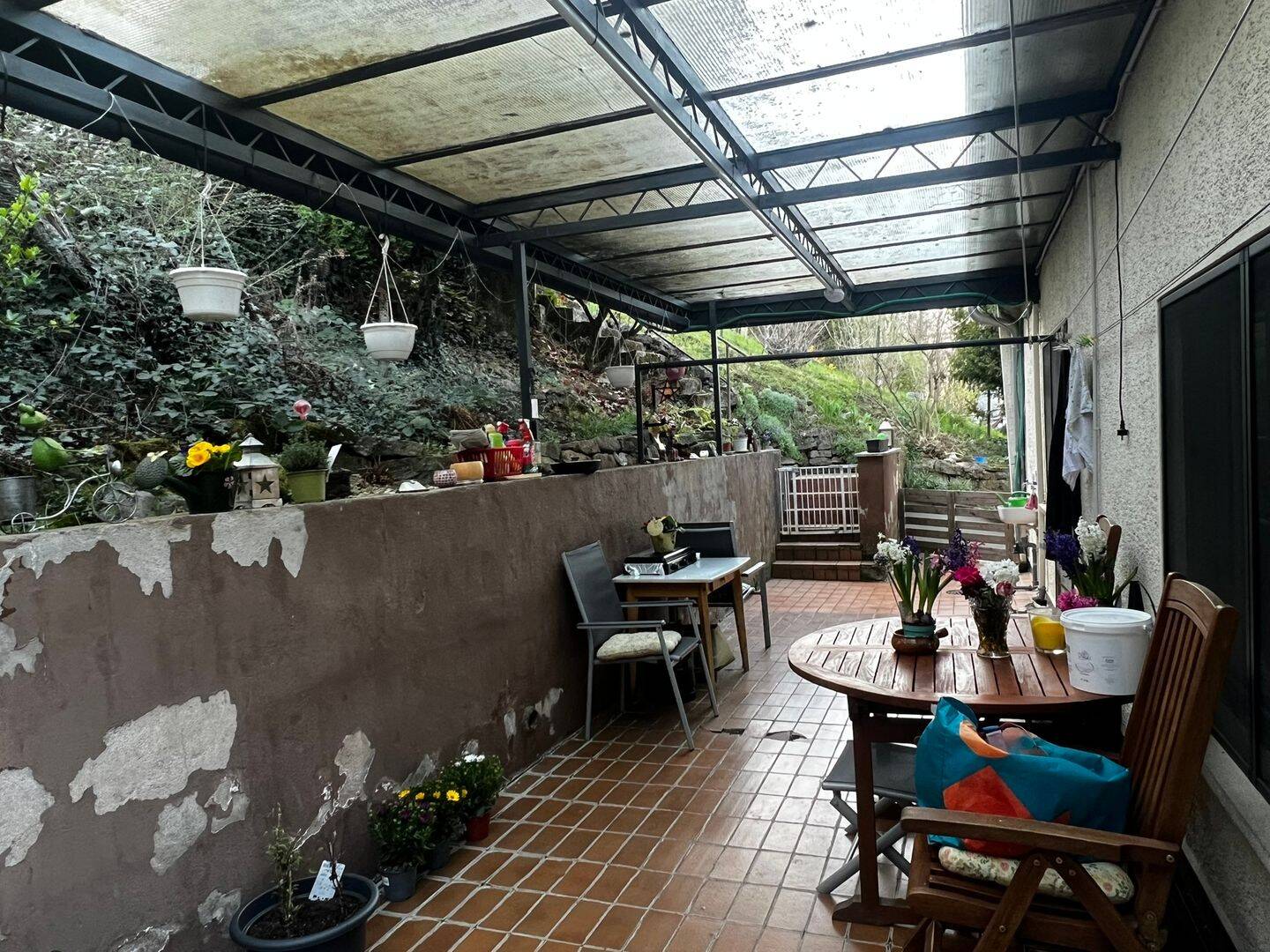 *Gepflegtes Haus mit 3 Wohnungen, Balkon, Terrasse &Garage zu verkaufen* – Eisingen – Vorschaubild 2