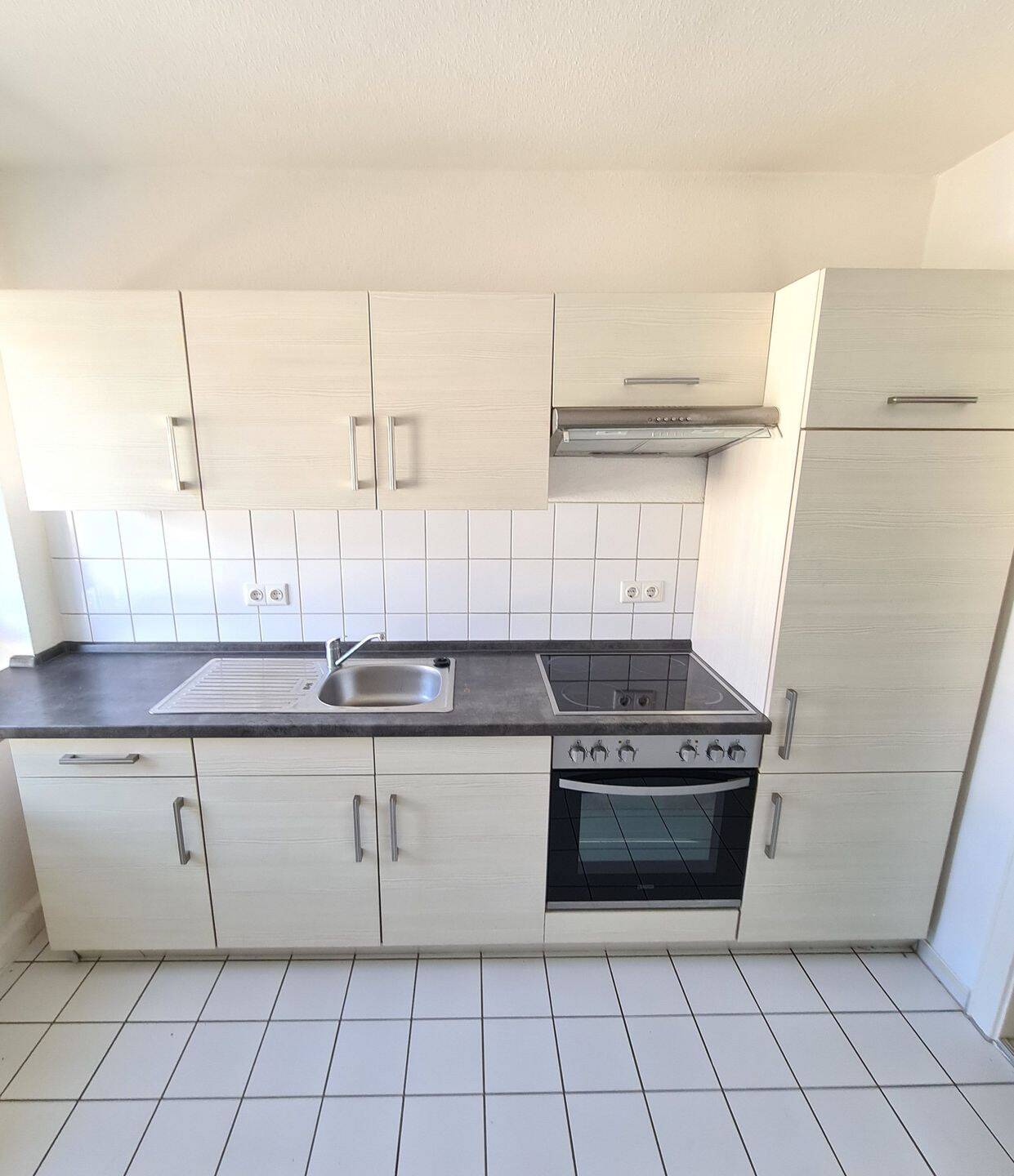 3- Zimmer mit Balkon WG geeignet und EBK :) in zentraler Lage von Chemnitz – Chemnitz – Vorschaubild 6