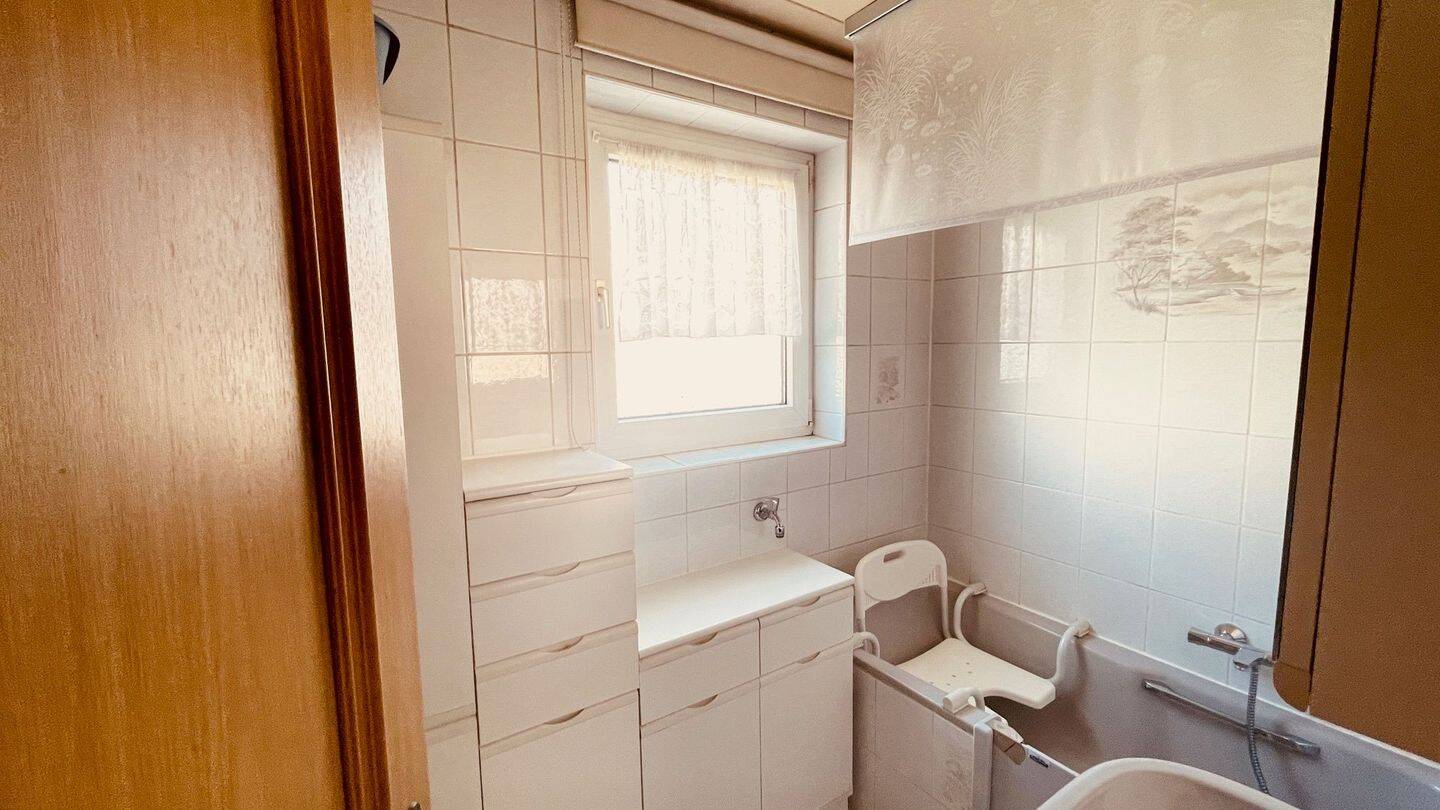 Gepflegte, ruhig gelegene und helle 4-ZKB-Loggia-Wohnung in reinem Wohngebiet von Mainz-Gonsenheim – Mainz – Vorschaubild 9
