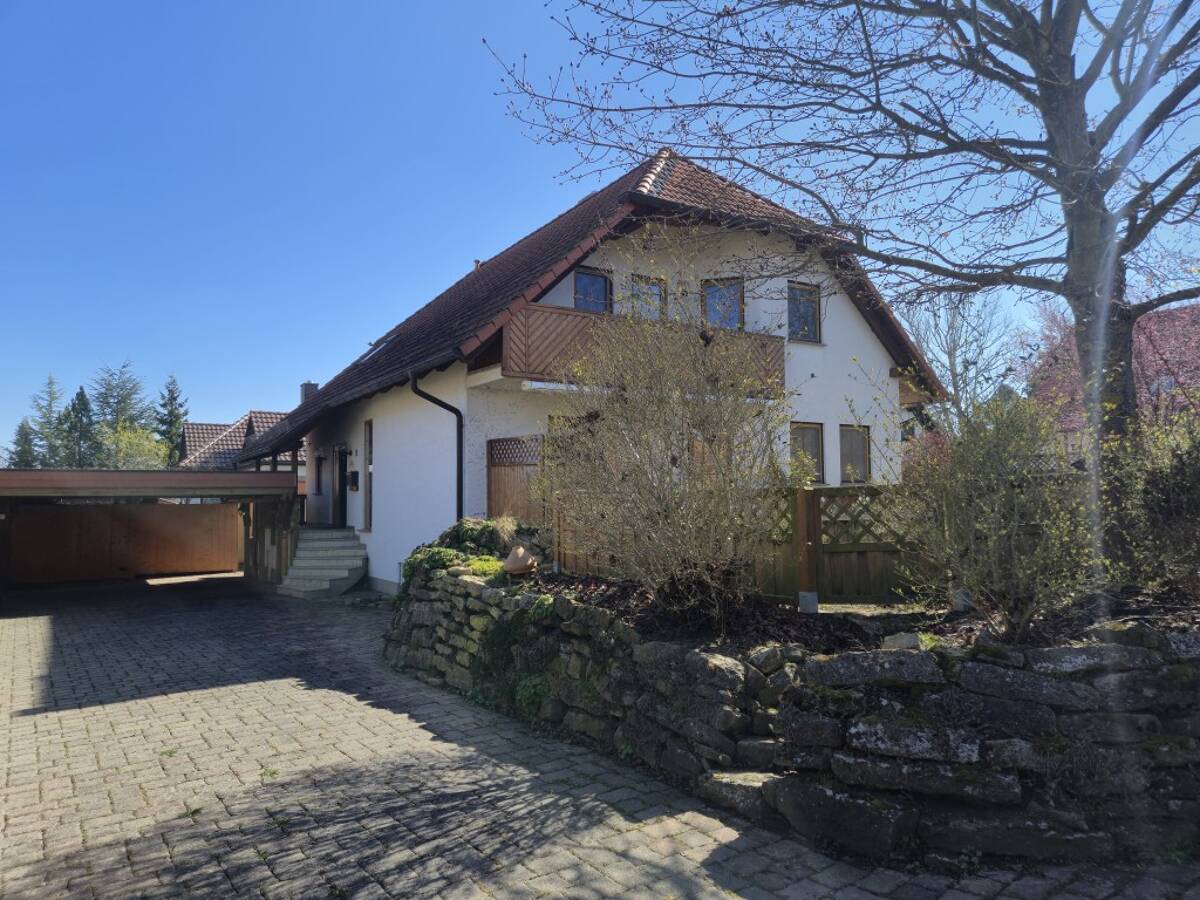 Stilvolles Wohnen mit viel Raum - Exklusives Einfamilienhaus mit Einliegerwohnung – 99090 Erfurt – Bild 1 von 9
