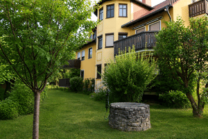 Schöne Dachgeschosswohnung mit Balkon, Kellerabteil und Stellplatz in begehrter Lage - Lengfeld