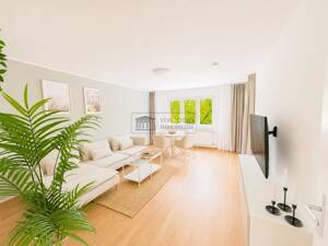 Großzügige 3-Zimmer-Wohnung mit Wohnküche, Sonnenbalkon und Blick ins Grüne – 12205 Berlin – Vorschaubild 1