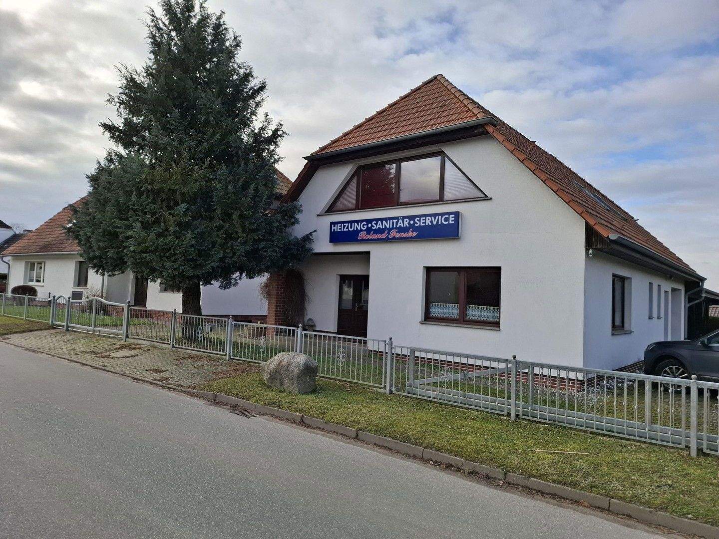 Wohnhaus mit nebenstehenden Büro/Werkstattgebäude - Ideal für Büro, Familie, Handwerk – Velgast – Bild 1 von 9