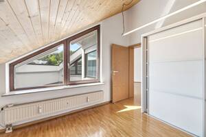 Viel Raum zum Wohlfühlen - 4-Zimmer-Dachgeschosswohnung mit Dachterrasse und Hobbyraum – 70569 Stuttgart – Vorschaubild 7