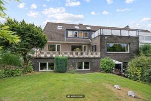 Großzügiges, möbliertes Wohnen mit sonniger Terrasse und herrlichem Gartenblick