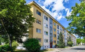 4-Raum-Erdgeschosswohnung mit Tageslichtbad, Dusche und Balkon
