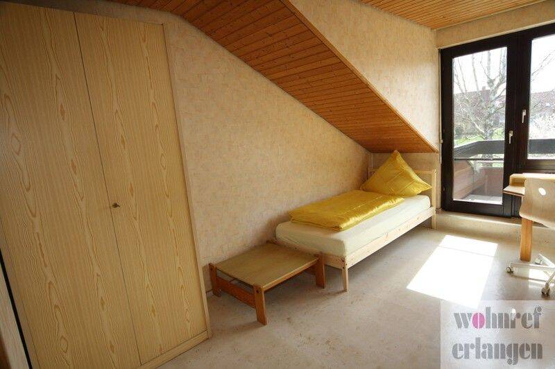Schönes Einfamilienhaus mit 4,5 Zimmer, sowie Garten und Terrasse in Nürnberg-Großgründlach – Nürnberg – Vorschaubild 3