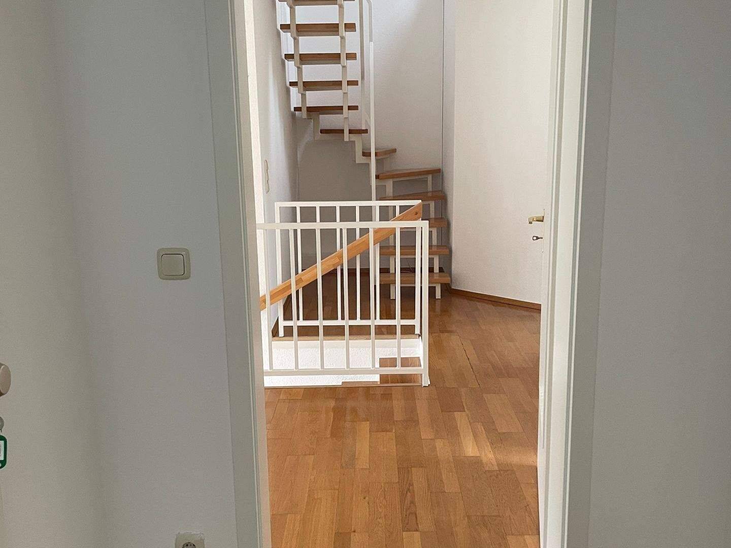 2,5-Zimmer-Galeriewohnung mit Balkon, Einbauküche und Tiefgaragenstellplatz – Nürnberg – Vorschaubild 7