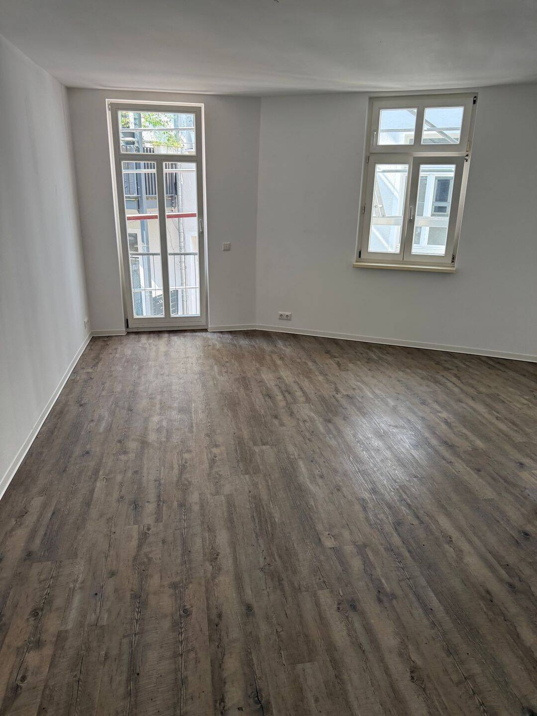 neu renovierte 3 RW mit Einbauküche im 1.OG im HH – Leipzig – Vorschaubild 3