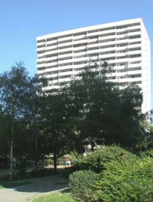 Gut geschnittene 2-Zimmer-Wohnung mit Balkon zu vermieten! – 60433 Frankfurt am Main – Vorschaubild 1
