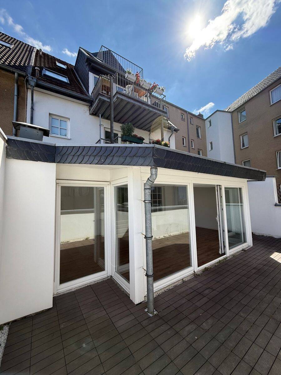 KÖLN INNENSTADT Nähe Neumarkt, helle geräumige 3 Zi. Wohnung, 111 m² Wfl. im 1. OG, gr. Westterrasse – Köln – Vorschaubild 2