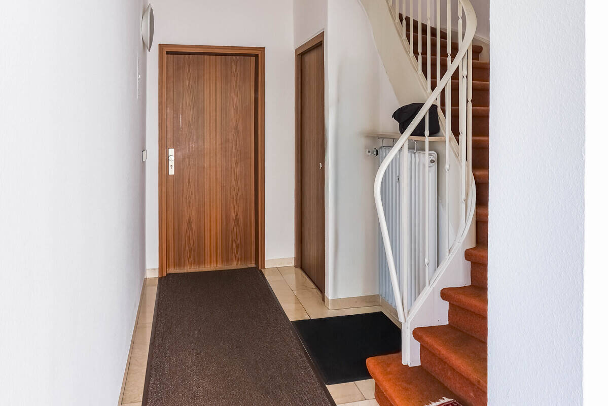 Dreifamilienhaus mit Hinterliegergrundstück in Ingolstadt-Süd – Ingolstadt – Vorschaubild 2