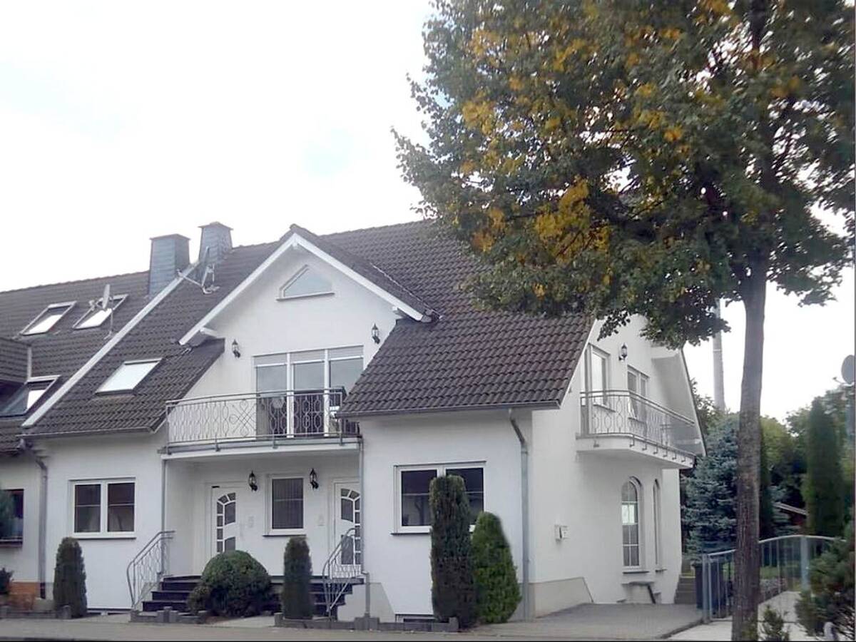 Gepflegtes Wohnhaus mit 3 Einheiten im Stadtteil von Koblenz bietet viele Nutzungsmöglichkeiten – 56070 Koblenz – Bild 1 von 9