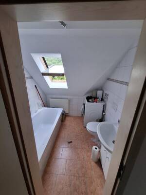 Lichtdurchflutete Dachgeschoss Wohnung | 2 Zimmer, Küche, Hochbett & Badewanne | Haustiere "Ja" – 7745 Jena – Vorschaubild 6