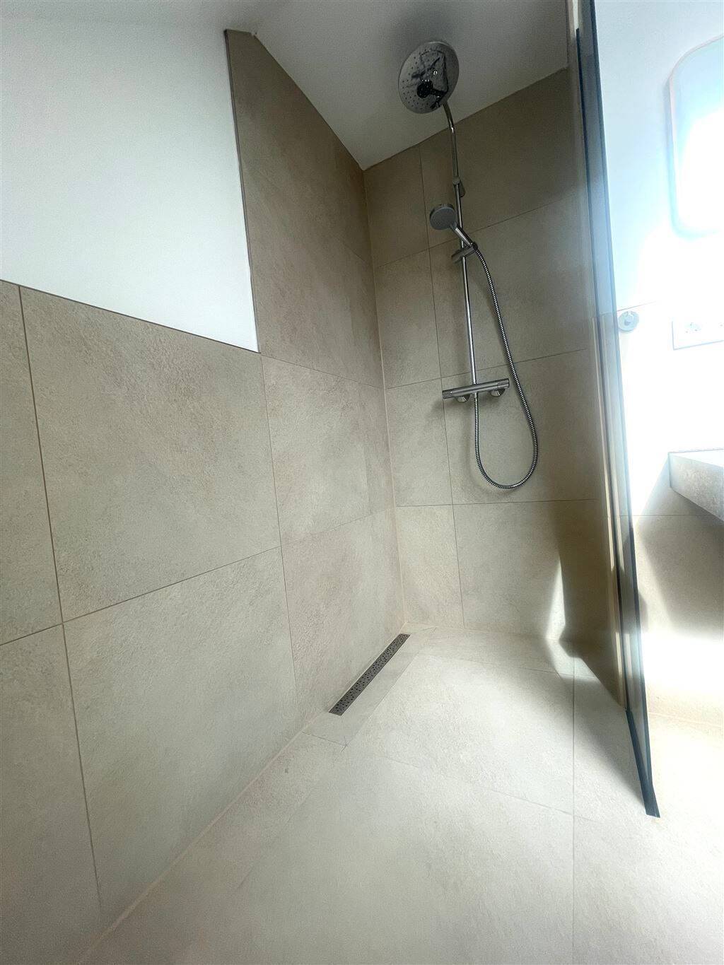 Elegante hochwertige Dachgeschosswohnung mit 2 großen Balkonen – Nürnberg – Vorschaubild 8