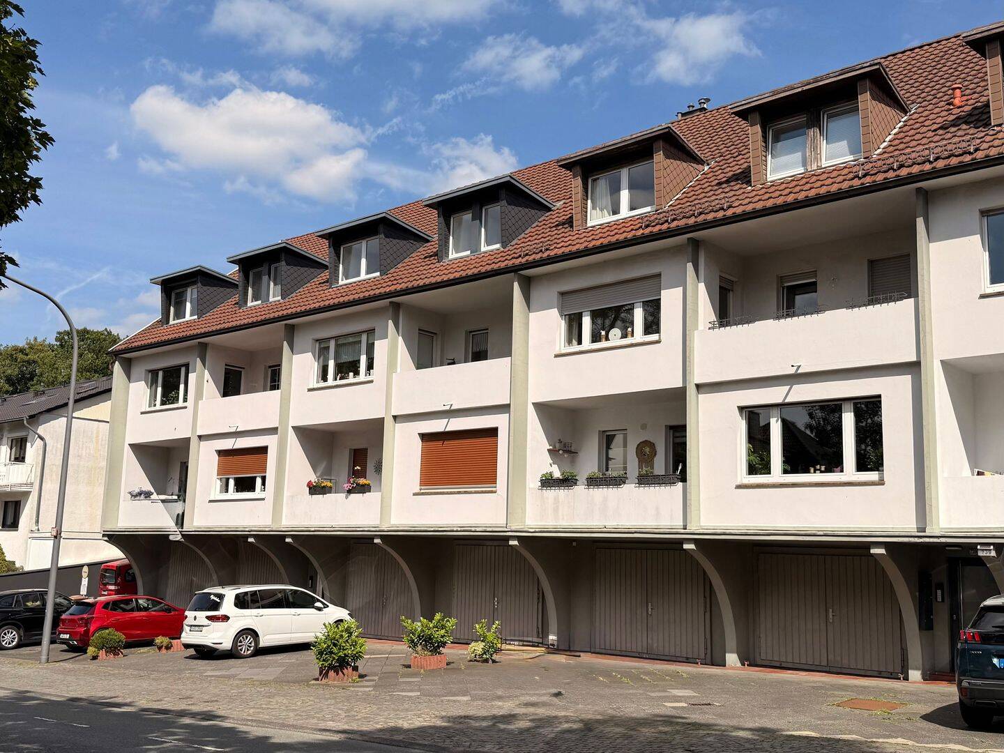 Exklusives Wohnen am Toelleturm - Charmante Dreizimmer-Dachgeschosswohnung mit EBK und Stellplatz – Wuppertal – Vorschaubild 2