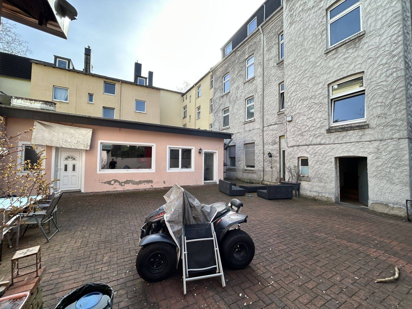 Solides Mehrfamilienhaus in zentraler Lage der Gelsenkirchener Feldmark – Gelsenkirchen – Vorschaubild 3