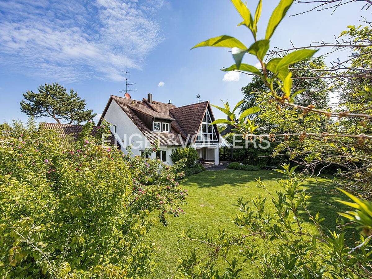 Stilvolle Villa mit großzügigem Raumangebot auf gepflegtem Grundstück – 90768 Fürth – Bild 1 von 7