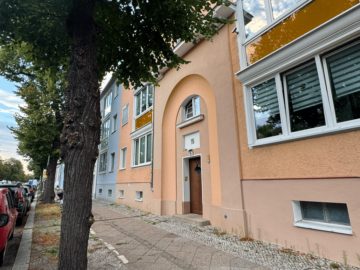 Bezugsfrei, attraktive 2-Zimmer-ETW in gepflegtem Altbau mit gemeinschaftlicher Gartennutzung – 13407 Berlin – Bild 1 von 9