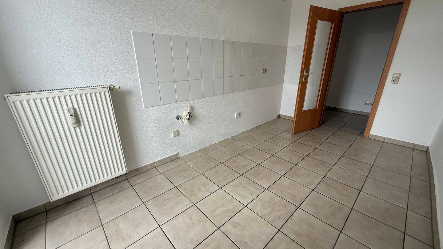 3.OG / Bad mit Wanne + Fenster / Balkon an der Küche - frei ab sofort – Chemnitz – Vorschaubild 6