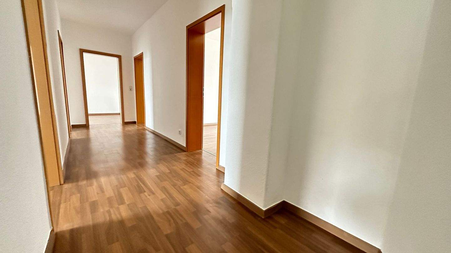 3. OG ! Balkon - großer Wohn- und Schlafbereich - Tageslichtbad ! – Chemnitz – Bild 1 von 9