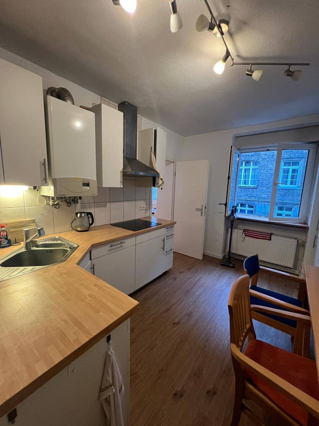 Helles 12m2 Zimmer in zentraler 4er-WG. ab 01.08 – Karlsruhe – Vorschaubild 3