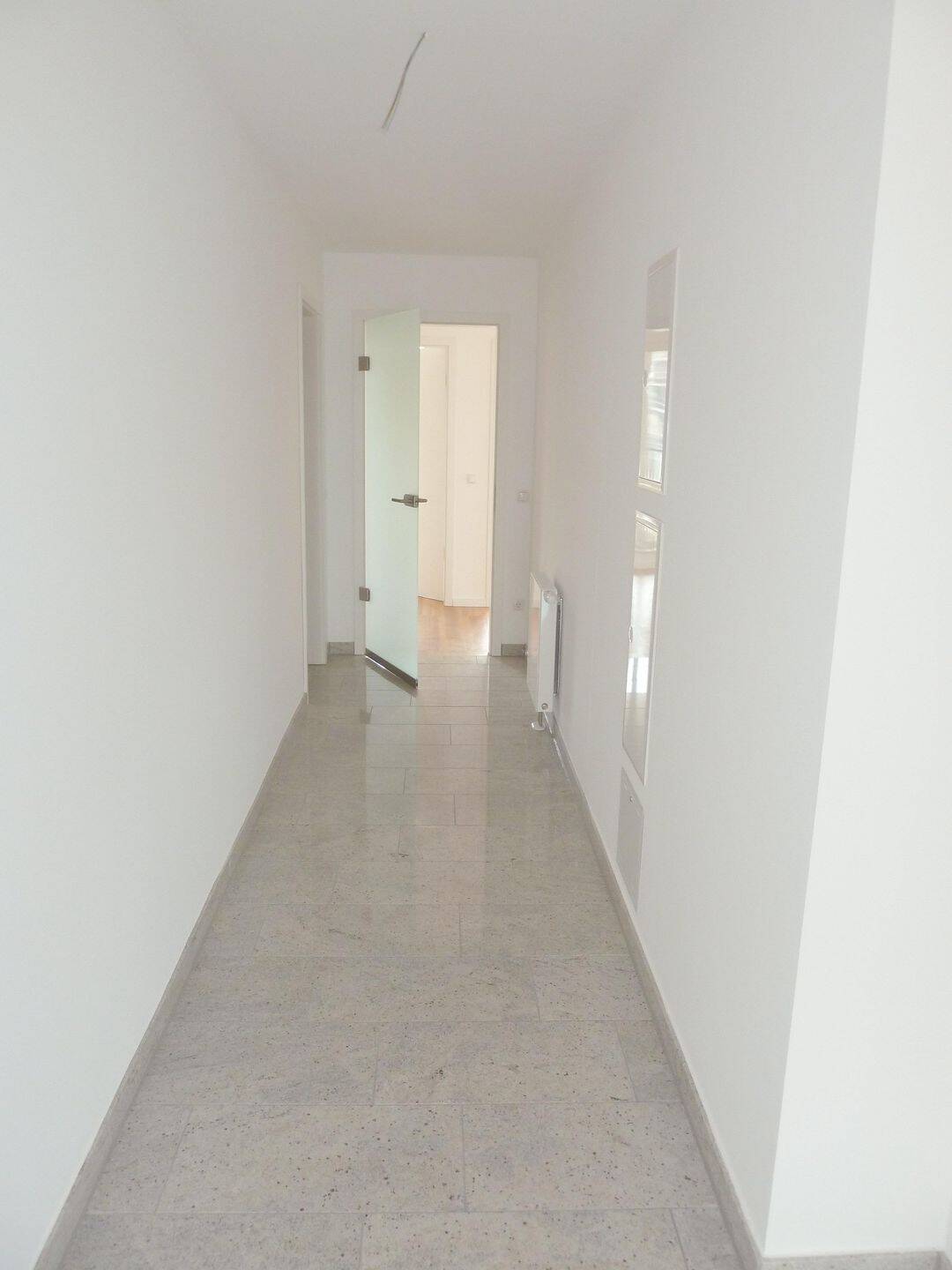 Großzügige Vier-Zimmer-Wohnung mit Küche, Stellplatz und Loggia am Stadtwerder – Bremen – Vorschaubild 9